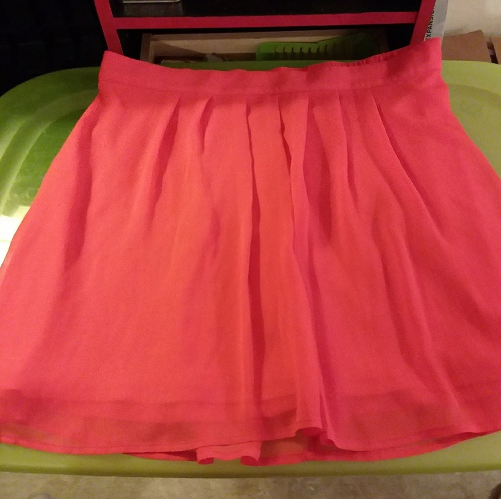 Adorable!!! Med Fiery Orange-Red Skirt